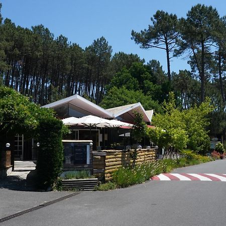 Village Vacances Les Chenes De Léon Exterior foto